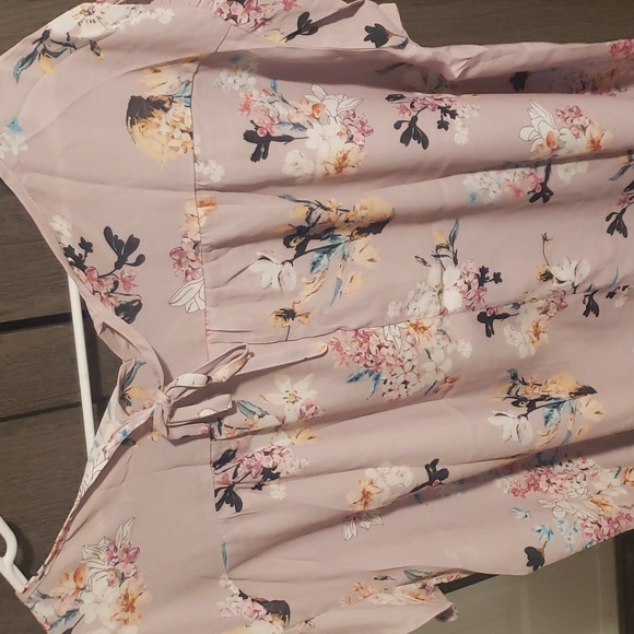 New boutique Floral plus size babydoll top - Picture 8 of 8